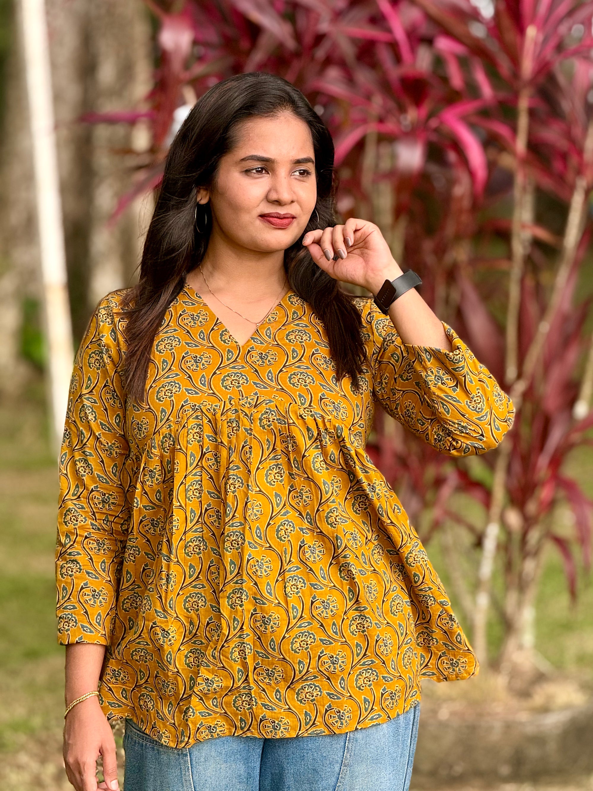 Cotton short kurti perfect for a cool and classy look - KLA9293
