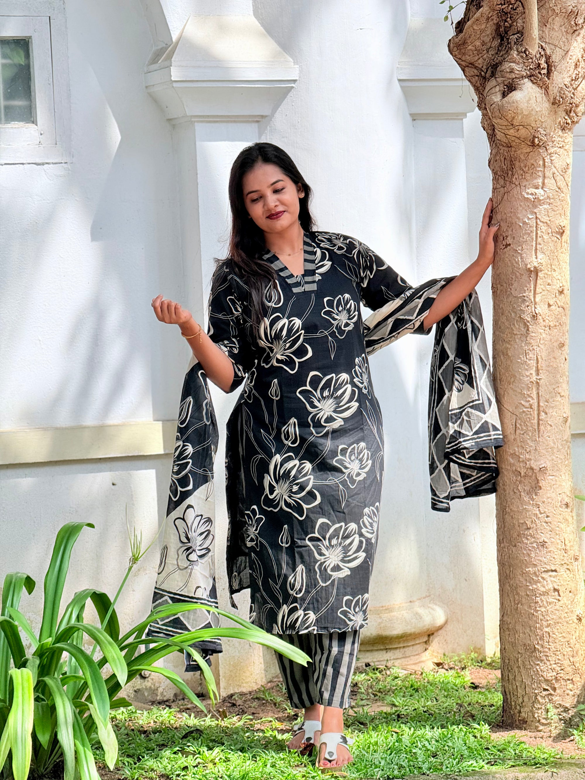 Black cotton fabric with printed design - KLA 9043