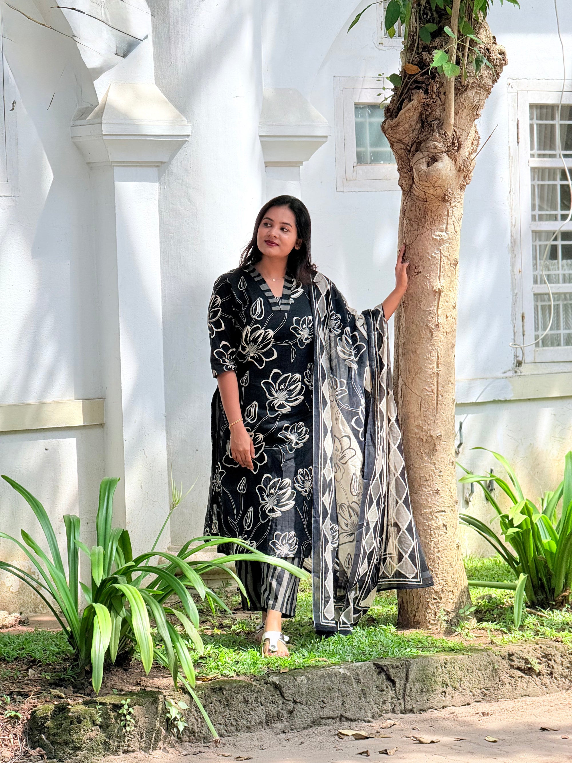 Black cotton fabric with printed design - KLA 9043